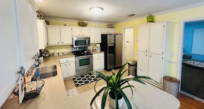 Quiet Location convenient to I-95 & Beach Causeways! NO FEES!!!