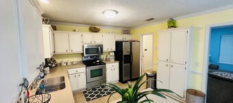 Quiet Location convenient to I-95 & Beach Causeways! NO FEES!!!