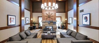 Newly Renovated Ski In/Out w Pool + 2 Hot Tubs
