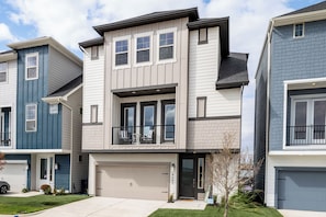 Exterior - Lakefront, Boating + Private Deck - Marina Views (Rowlett)