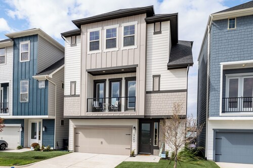 Lakefront, Boating + Private Deck - Marina Views