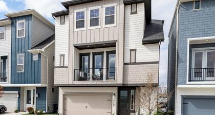 Lakefront, Boating + Private Deck - Marina Views