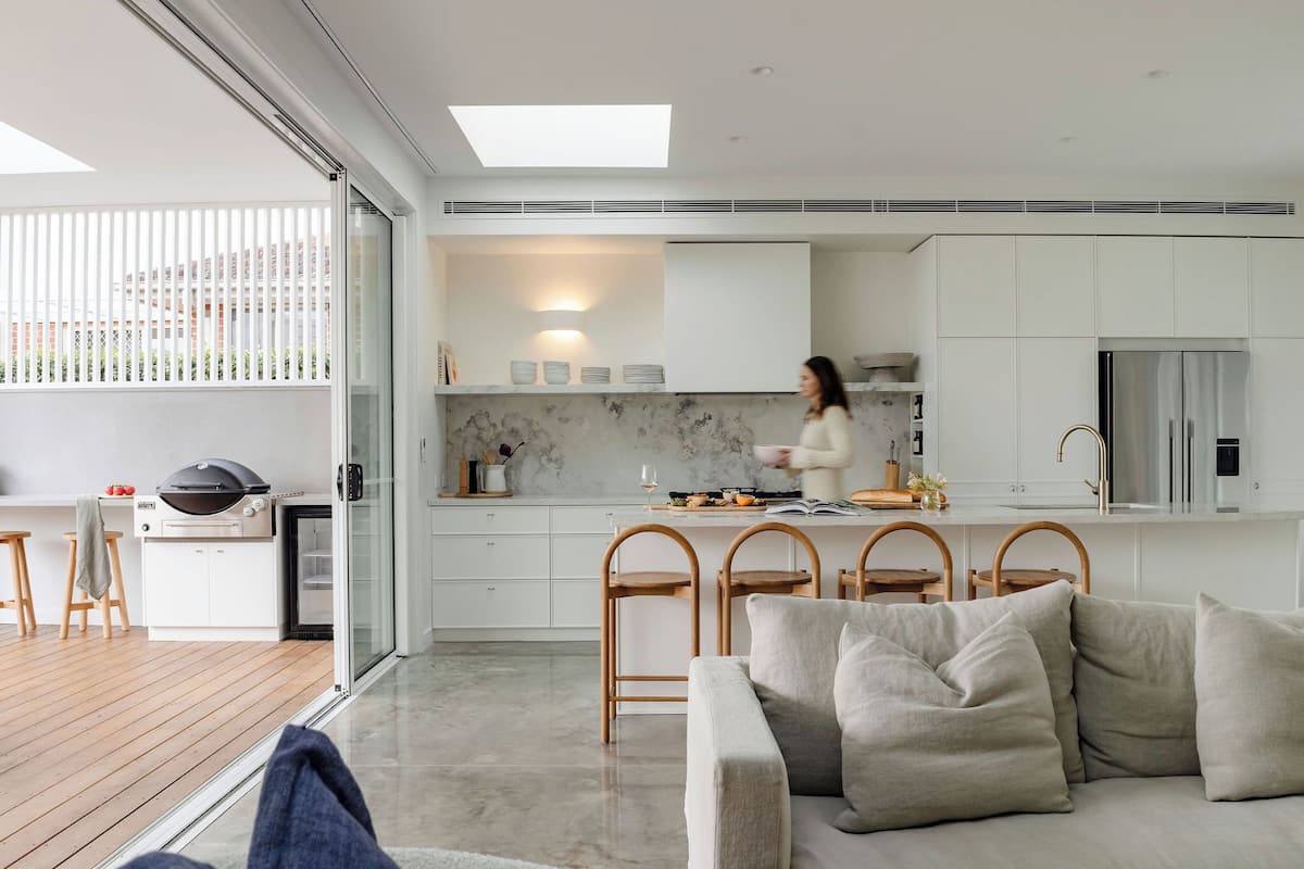 Full-sized fridge, microwave, oven, dishwasher