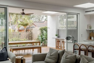 Rubus Pink | Living area | Flat-screen TV