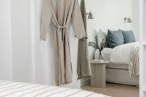 4 habitaciones, cortinas blackout y tabla de planchar con plancha