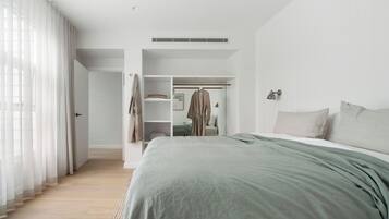 4 bedrooms, blackout curtains, iron/ironing board, free WiFi