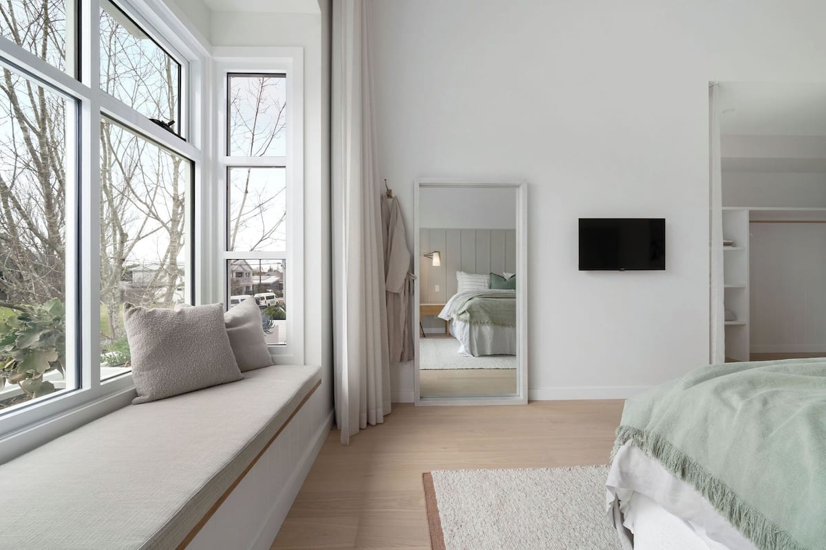 4 bedrooms, blackout drapes, iron/ironing board, WiFi (free)