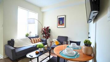 Smart TV, computer monitors