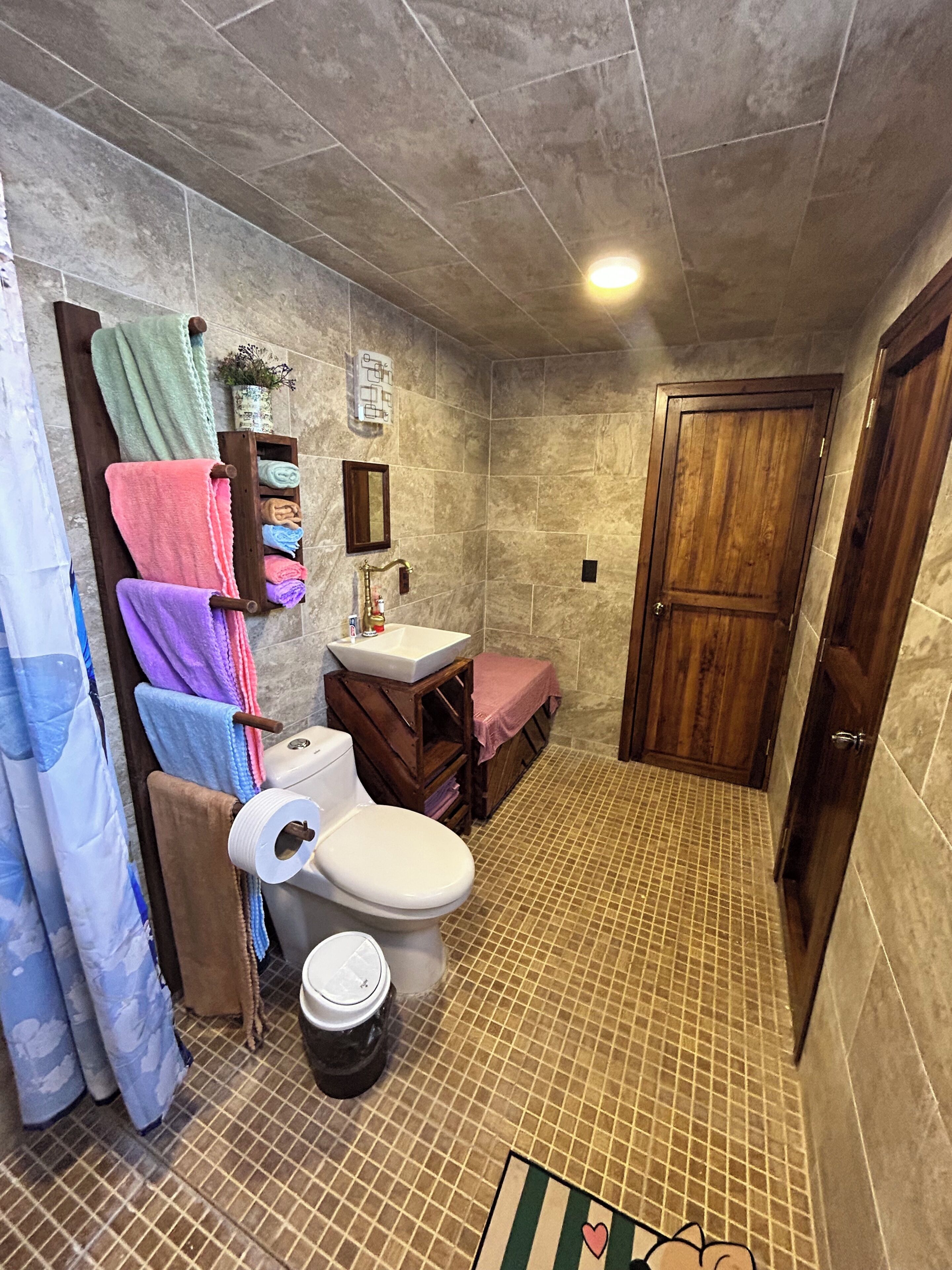 تجهيزات دش، مناشف، صابون، شامبو