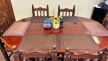 Apartamento standard, 1 quarto, cozinha americana, vista para a cidade | Sala de jantar