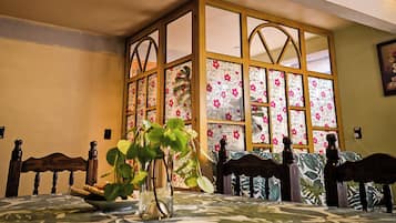 Family Apartment, Garden View | Dining room