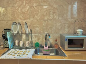 ファミリー アパートメント ガーデンビュー | 専用キッチン | 冷蔵庫、電子レンジ、オーブン、電気ポット