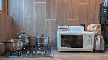 Family Apartment, Garden View | Private kitchen | Fridge, microwave, oven, electric kettle