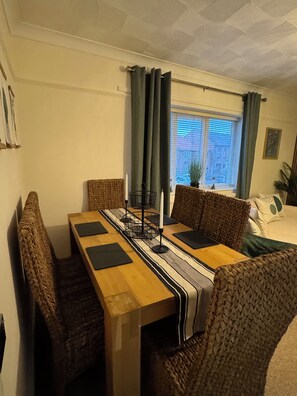 Dining - 3 Bed Apartment close to Norwich city, free parking & garden (Norwich)