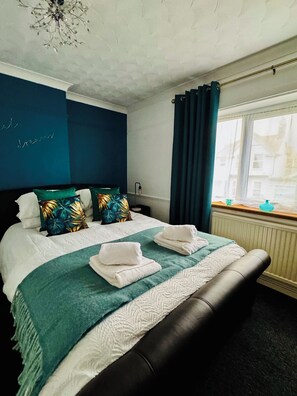3 bedrooms, iron/ironing board, free WiFi, bed sheets - 3 Bed Apartment close to Norwich city, free parking & garden (Norwich)