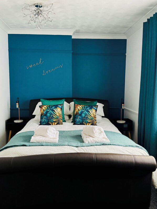 3 slaapkamers, een strijkplank/strijkijzer, gratis wifi, beddengoed