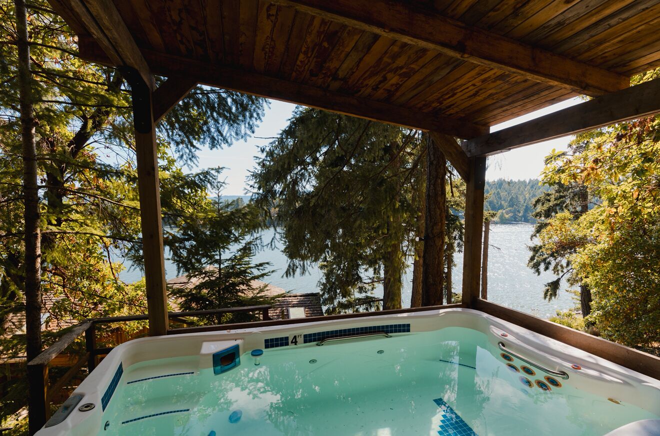 Outdoor spa tub