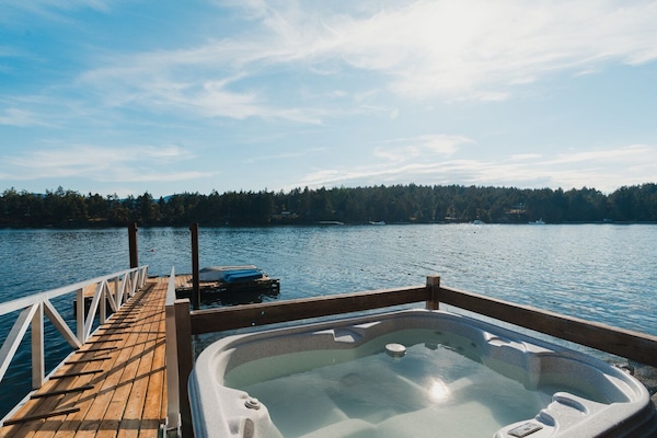 Tina de hidromasaje al aire libre