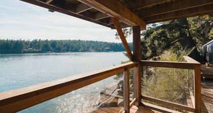 Your Cozy Seaside Sanctuary & Private Spa Getaway – 5 Min to Town!