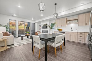 Interior - Escape to Eden PtC103|Ski Getaway|Fireplace & View (Eden)