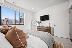 1 bedroom, travel crib, free WiFi, bed sheets - Escape to Eden PtC103|Ski Getaway|Fireplace & View (Eden)