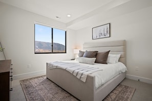 1 bedroom, travel crib, free WiFi, bed sheets - Snowbasin Vista Pt C106 | Ski Retreat | Mtn Views (Eden)