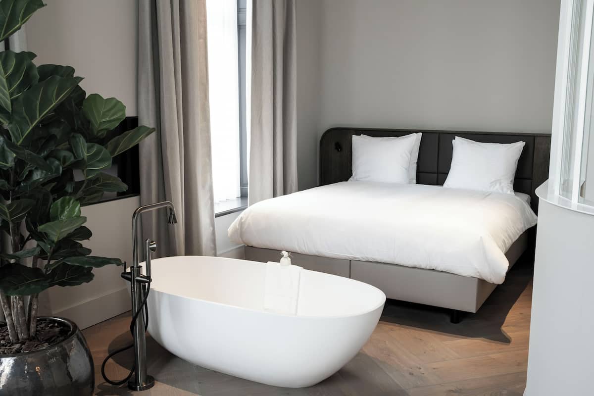 Premium bedding, minibar, in-room safe, desk
