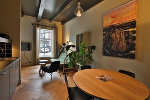 ラグジュアリー スイート | 高級寝具、ミニバー、セーフティボックス (室内)、デスク