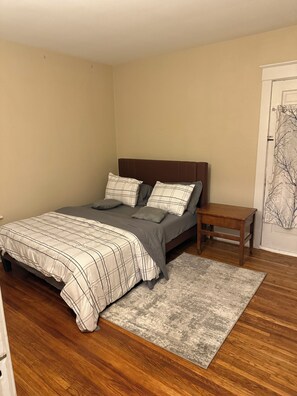 3 室のベッドルーム、アイロン / アイロン台、WiFi (無料)、ベッドシーツ