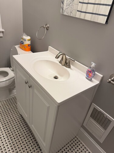 Charming 3-bedroom upper unit home