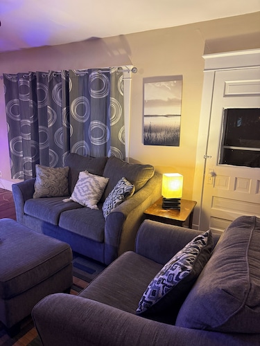 Charming 3-bedroom upper unit home