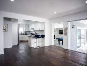 Interior - Heated Patio, 4BR Oasis w Pool & Pool Table (Tustin)