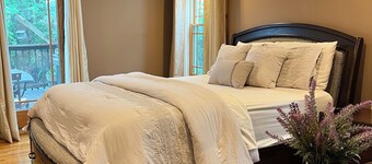 Charming 3-bedroom lower unit home in Buffalo