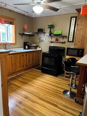 Fridge, microwave, oven, stovetop - Charming 3-bedroom lower unit home in Buffalo (Buffalo)