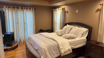 3 bedrooms, iron/ironing board, WiFi (free), bed sheets