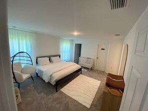 4 habitaciones, tabla de planchar con plancha, wifi y ropa de cama 