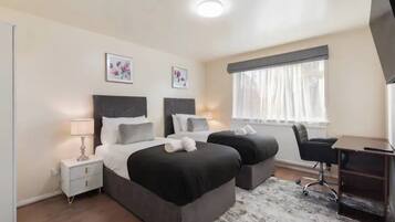 2 多间卧室、熨斗/熨衣板、免费 WiFi、床单