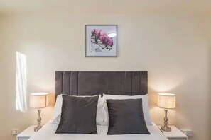2 bedrooms, iron/ironing board, free WiFi, bed sheets - Barnet Oasis near Sky Studios (New Barnet)