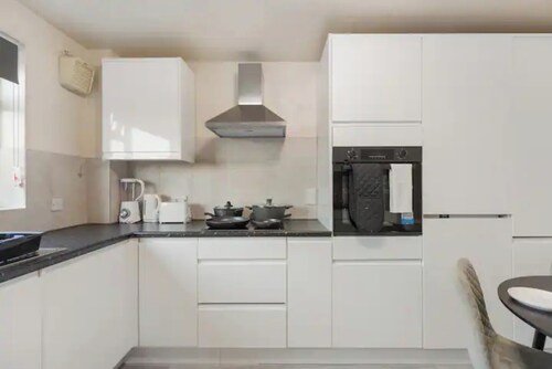 Barnet Oasis near Sky Studios