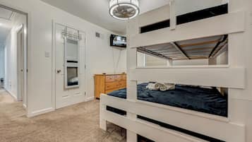 3 bedrooms, iron/ironing board, travel cot, free WiFi