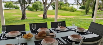 TWIN GUMS - EXCLUSIVE RIVERFRONT PROPERTY - TAILEM BEND