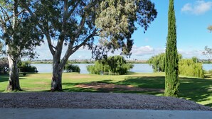 A park with a lake, trees, and a clear sky. - TWIN GUMS - EXCLUSIVE RIVERFRONT PROPERTY - TAILEM BEND (Tailem Bend)
