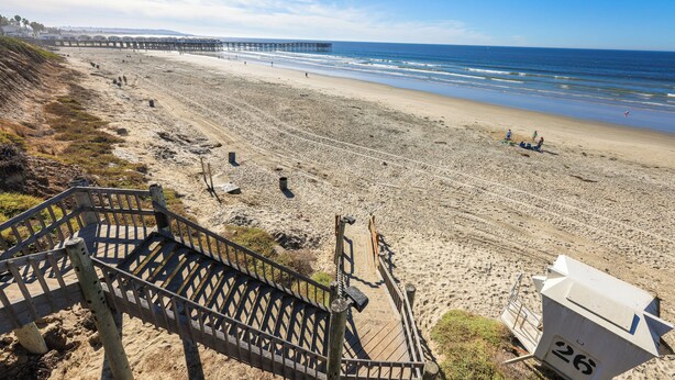 Beach - Just Beachy: a charming townhome steps from Beach & Boardwalk in Pacific Beach! (San Diego)