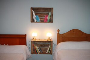 5 bedrooms, iron/ironing board, free WiFi, bed sheets