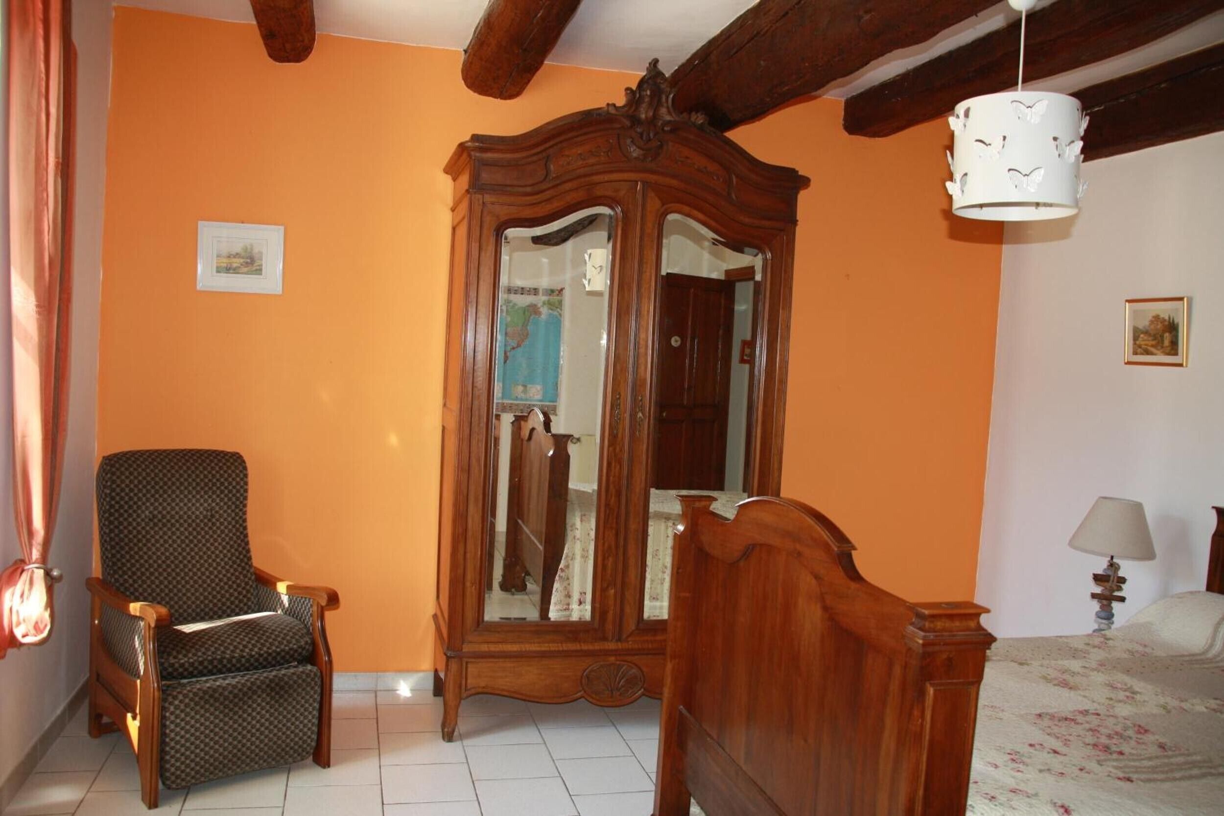 5 bedrooms, iron/ironing board, free WiFi, bed sheets