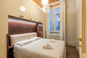 1 slaapkamer, een strijkplank/strijkijzer, gratis wifi, beddengoed