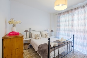 2 bedrooms, iron/ironing board, free WiFi, bed sheets