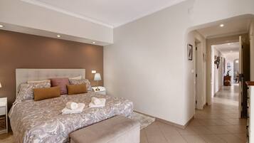 3 bedrooms, iron/ironing board, free WiFi, bed sheets