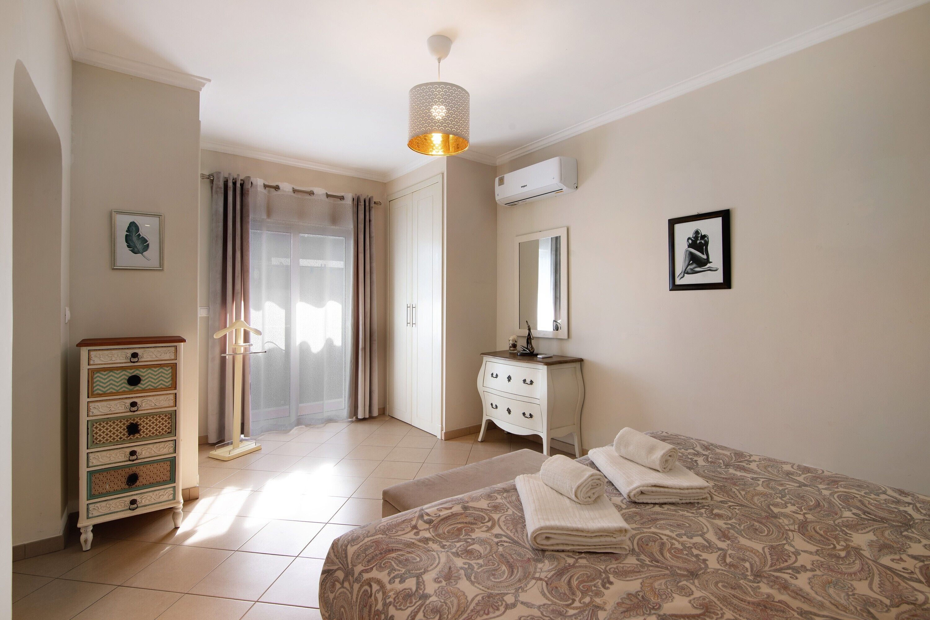 3 bedrooms, iron/ironing board, free WiFi, bed sheets