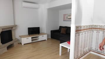 TV, caminetto